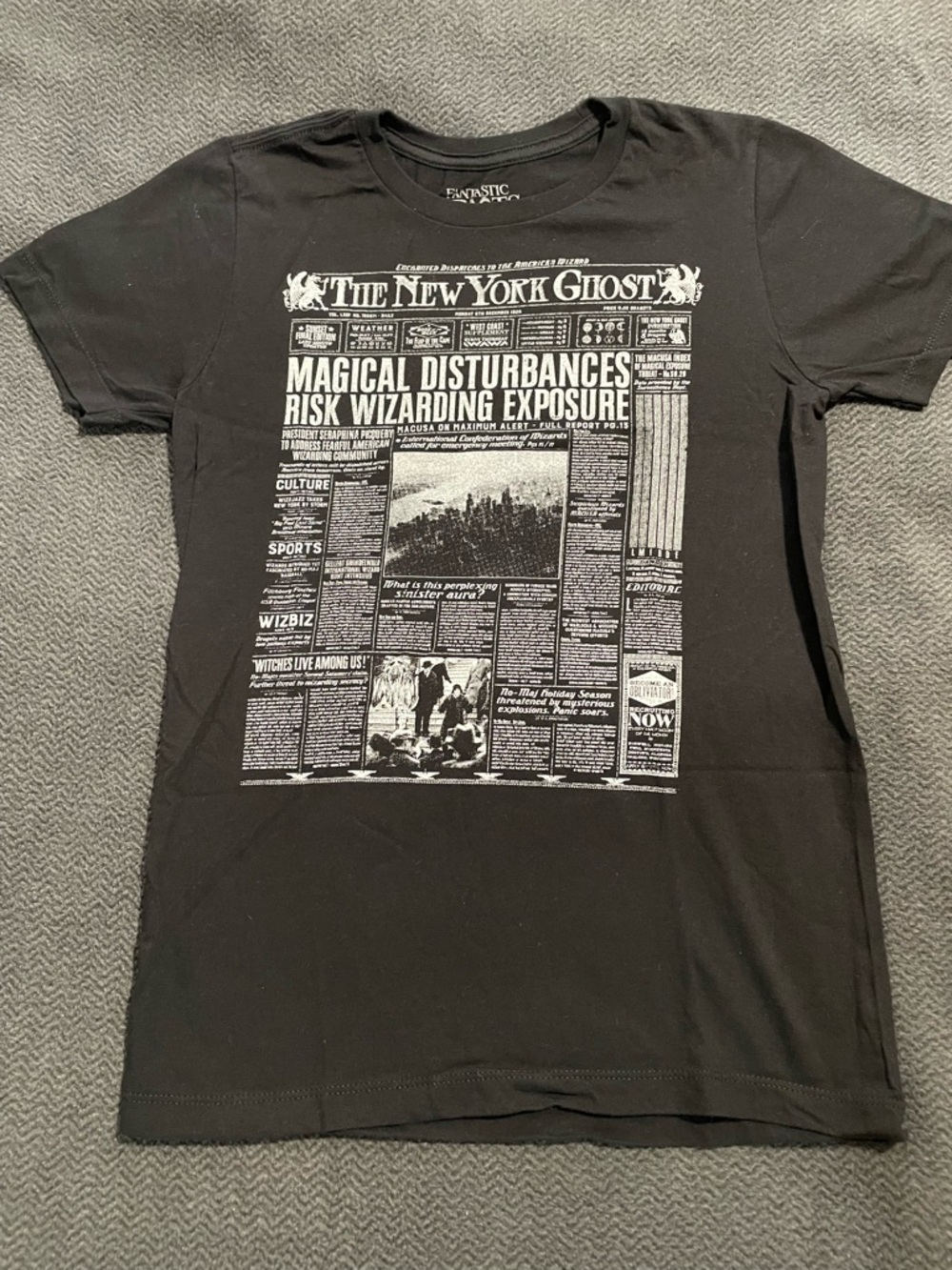 LOOT CRATE | Fantastic Beasts Black Graphic Tee